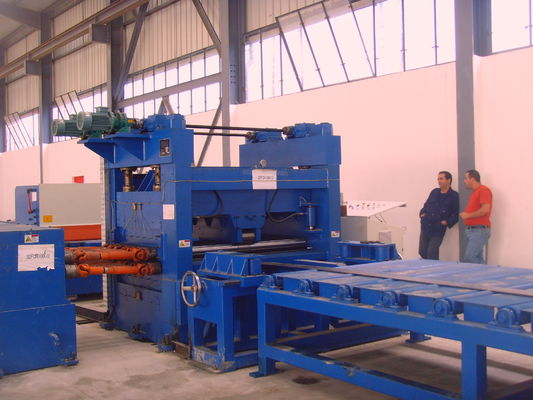 Ekonomiczna linia do produkcji słupów wysokiego masztu / Maszyna do cięcia słupów oświetleniowych 12000 mm